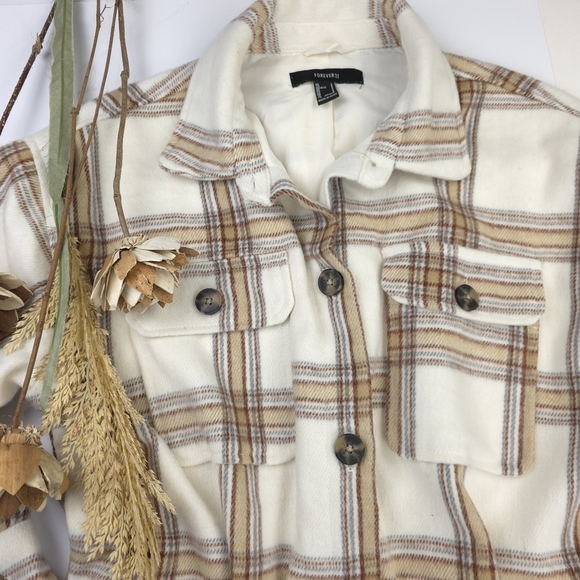 Express Womans White Tan Plaid Thick Sweater Jacket - Oversize Fit  Sz Small - Picture 2 of 13
